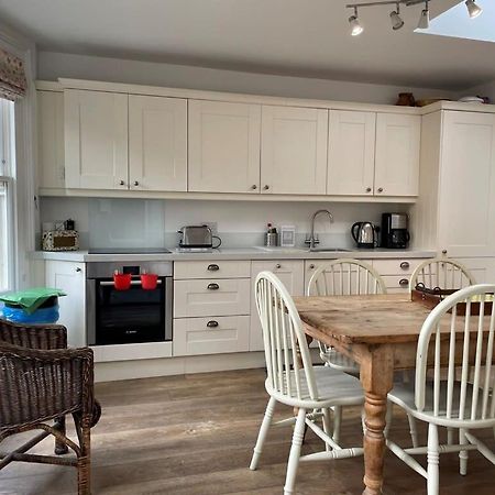 Beautiful 3 Bed Basement Flat With Garden Lejlighed Bath Eksteriør billede
