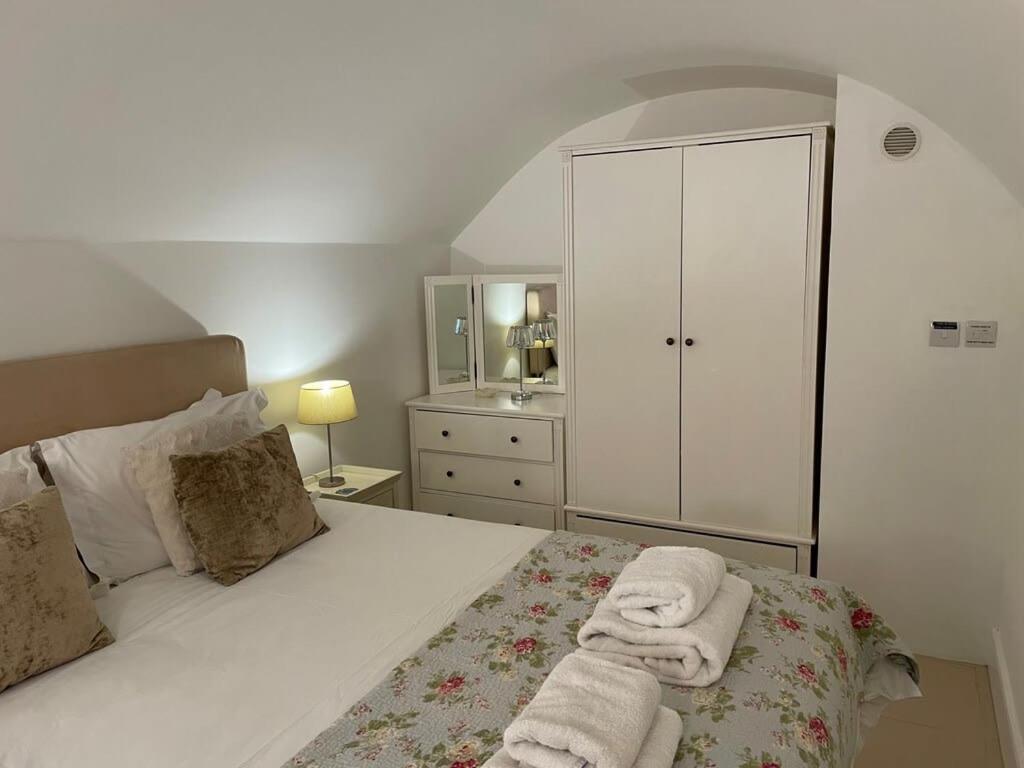 Beautiful 3 Bed Basement Flat With Garden Lejlighed Bath Eksteriør billede
