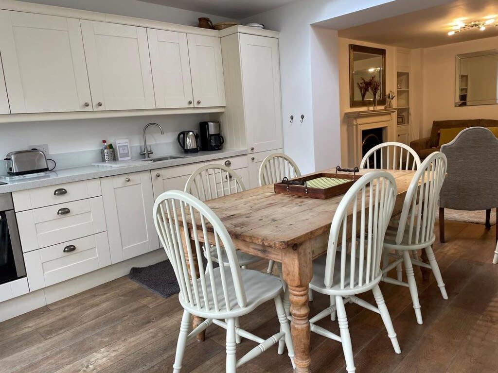 Beautiful 3 Bed Basement Flat With Garden Lejlighed Bath Eksteriør billede