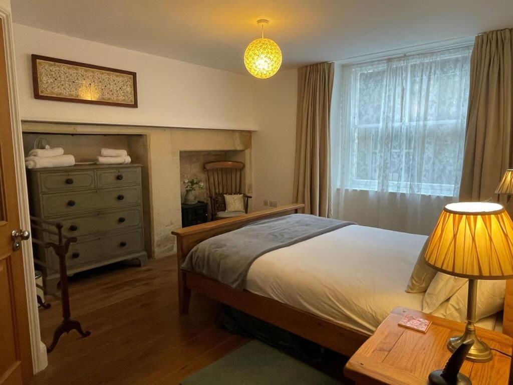Beautiful 3 Bed Basement Flat With Garden Lejlighed Bath Eksteriør billede